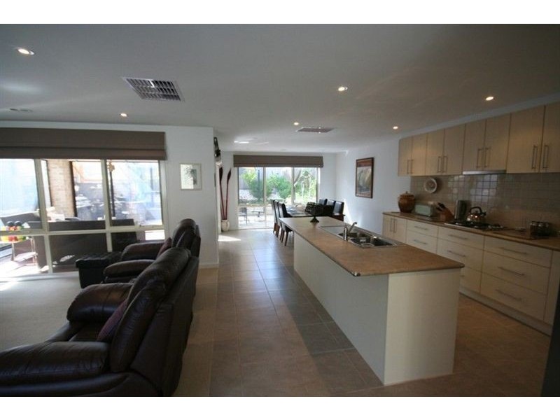 27 Fourth Avenue, Rosebud VIC 3939