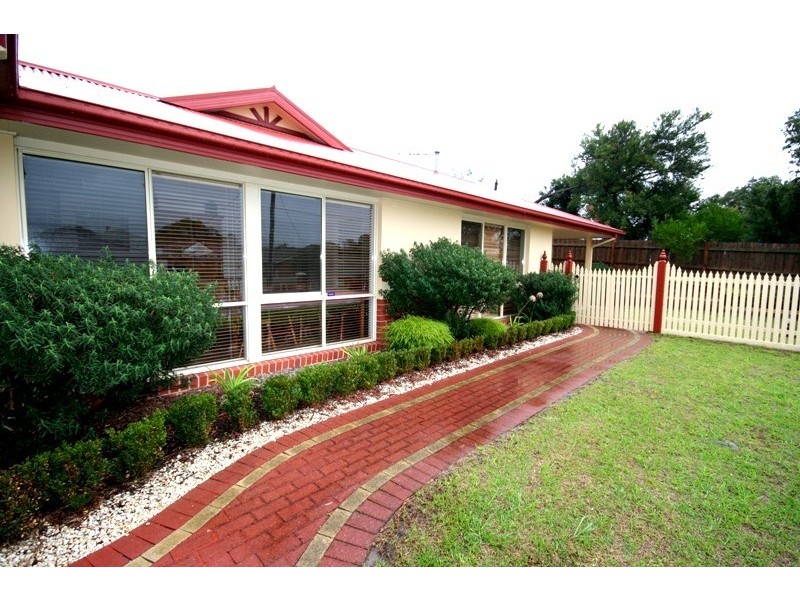 220 Eighth Avenue, Rosebud VIC 3939