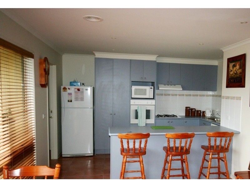 220 Eighth Avenue, Rosebud VIC 3939