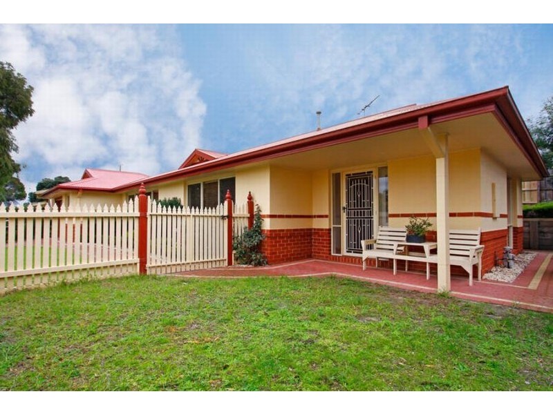 220 Eighth Avenue, Rosebud VIC 3939