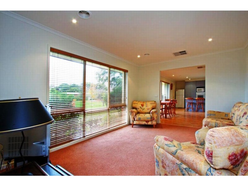 220 Eighth Avenue, Rosebud VIC 3939