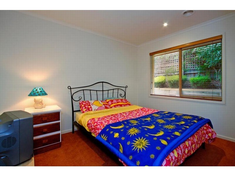 220 Eighth Avenue, Rosebud VIC 3939