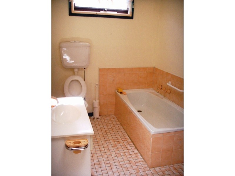 18 Sixth Avenue, Rosebud VIC 3939