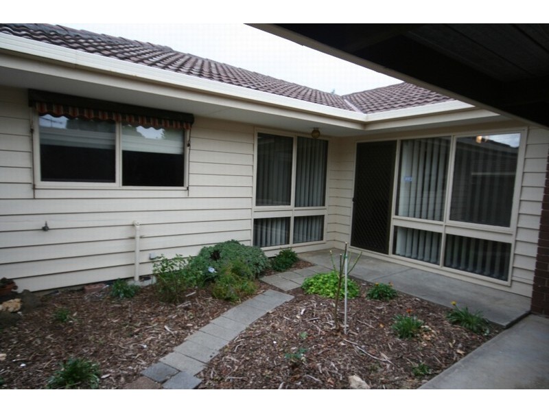 2/68 Whitehead Grove, Rosebud VIC 3939