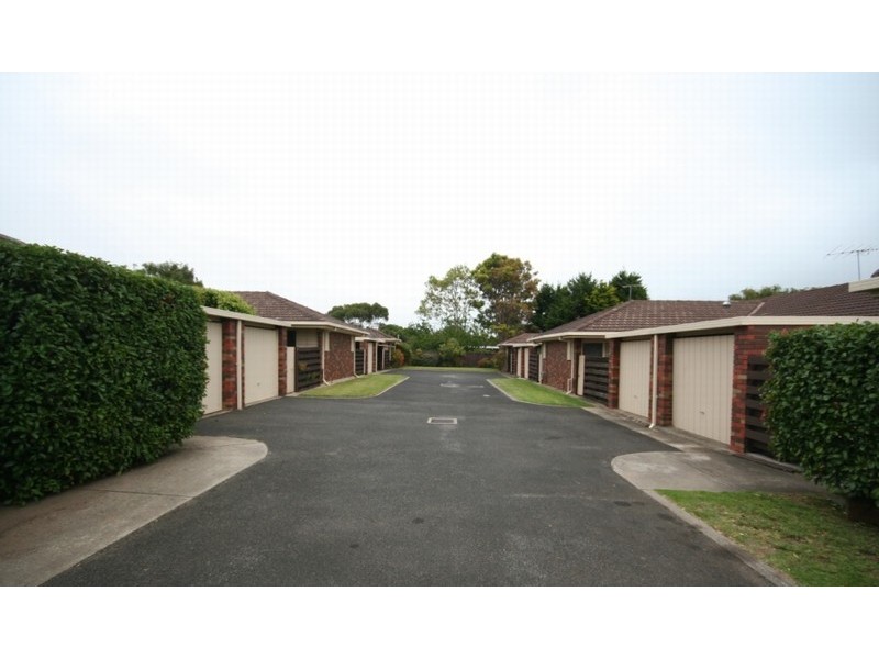 2/68 Whitehead Grove, Rosebud VIC 3939