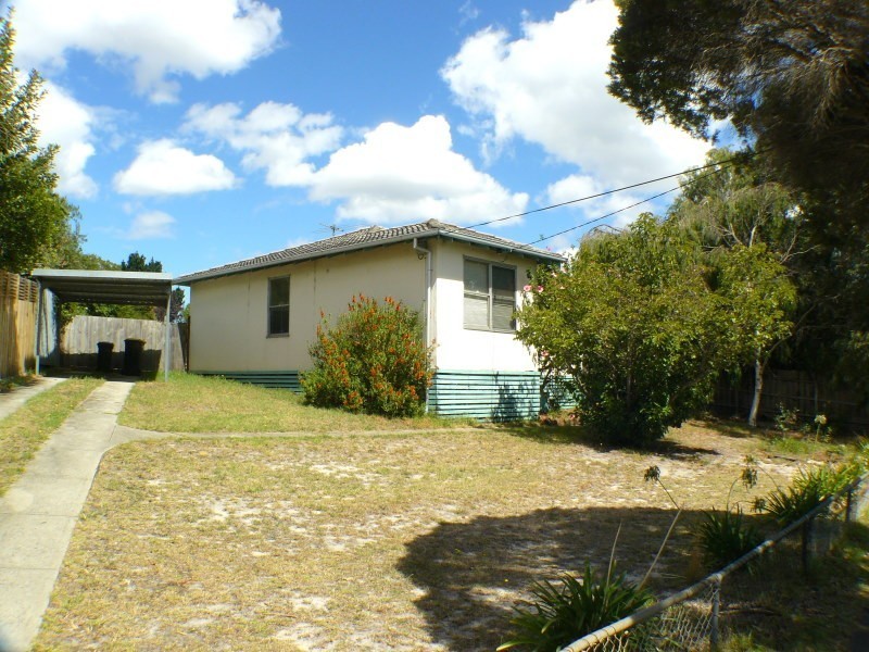 2 Moreton Street, Frankston North VIC 3200