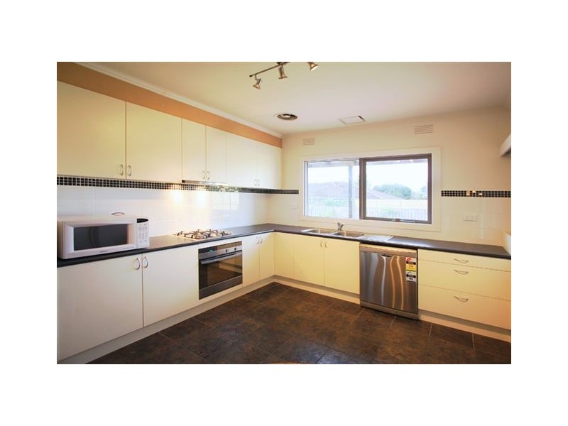 2 Madden Street, Seaford VIC 3198