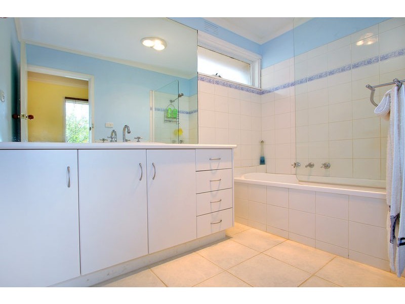 24 Kinsale Street, Seaford VIC 3198