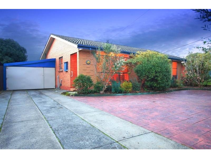 13 Spruce Court, Frankston North VIC 3200