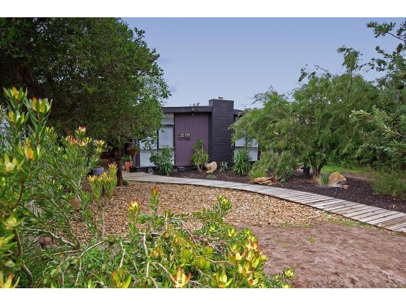 24 Beach Grove, Seaford VIC 3198