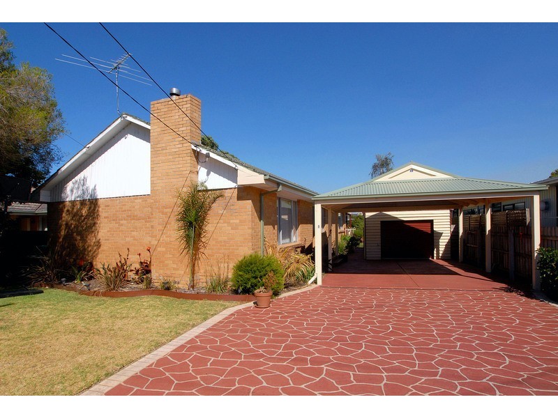 8 Carrington Avenue, Seaford VIC 3198