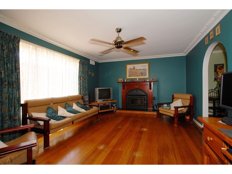 8 Carrington Avenue, Seaford VIC 3198