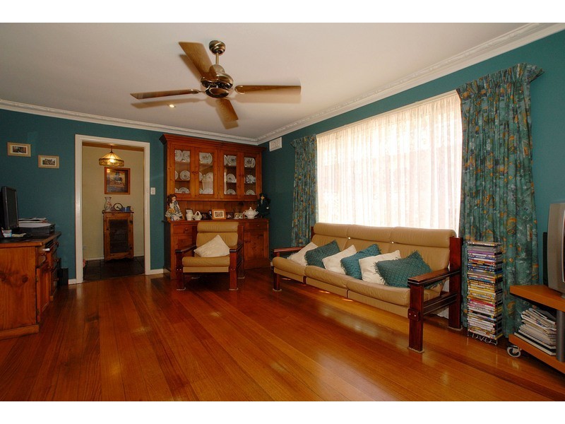 8 Carrington Avenue, Seaford VIC 3198