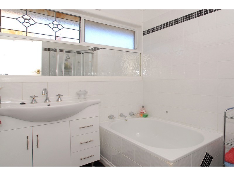 8 Carrington Avenue, Seaford VIC 3198