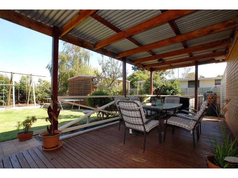 8 Carrington Avenue, Seaford VIC 3198