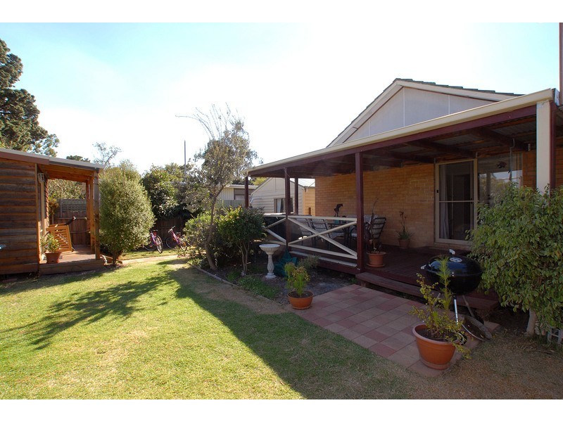 8 Carrington Avenue, Seaford VIC 3198