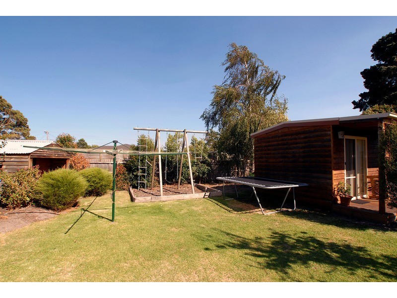 8 Carrington Avenue, Seaford VIC 3198