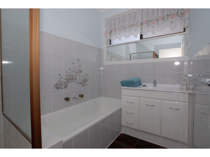 4 Mountain View Crescent, Seaford VIC 3198