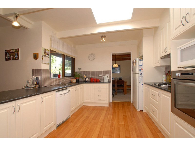 11 Sussex Crescent, Seaford VIC 3198