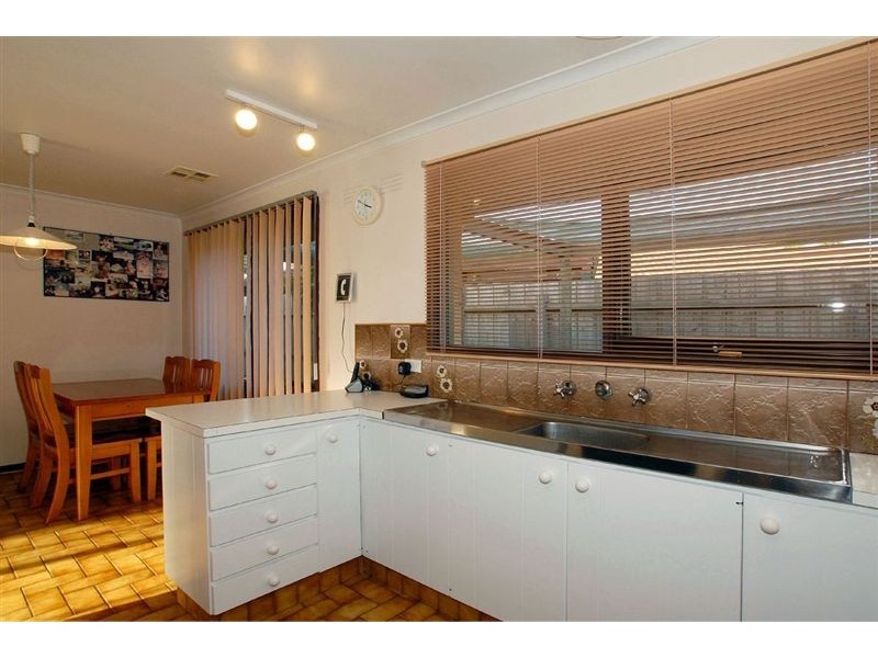 24 Lucas Crescent, Seaford VIC 3198