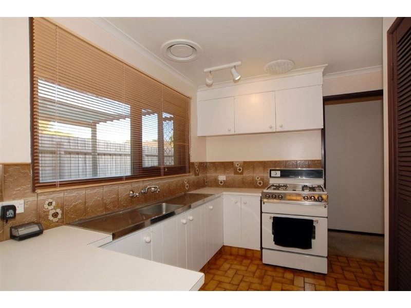 24 Lucas Crescent, Seaford VIC 3198