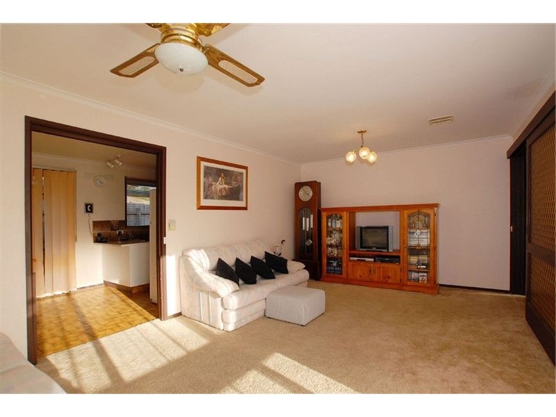 24 Lucas Crescent, Seaford VIC 3198