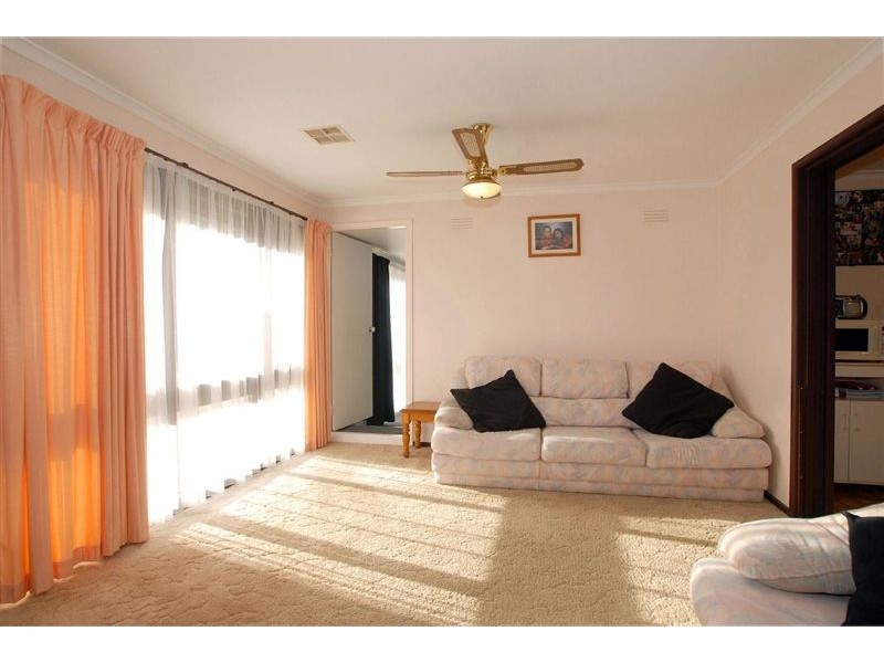 24 Lucas Crescent, Seaford VIC 3198