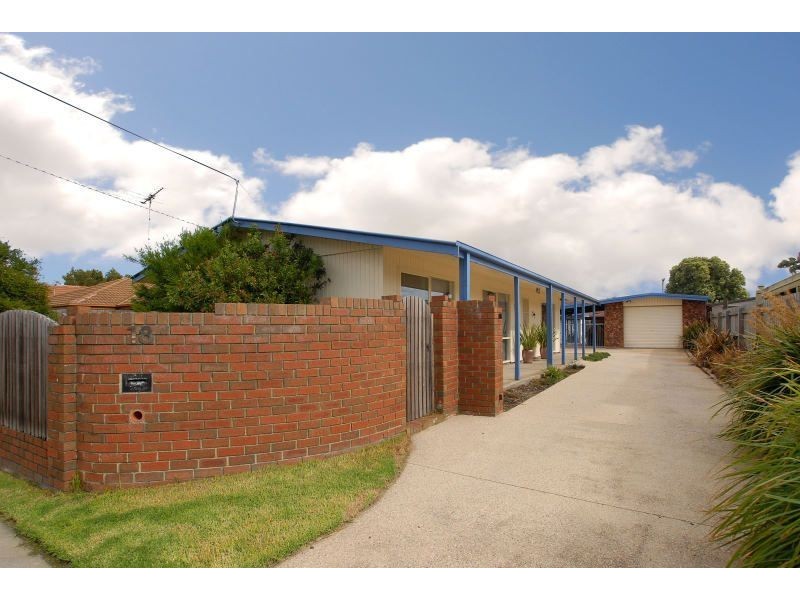 18 Erwin Drive, Seaford VIC 3198