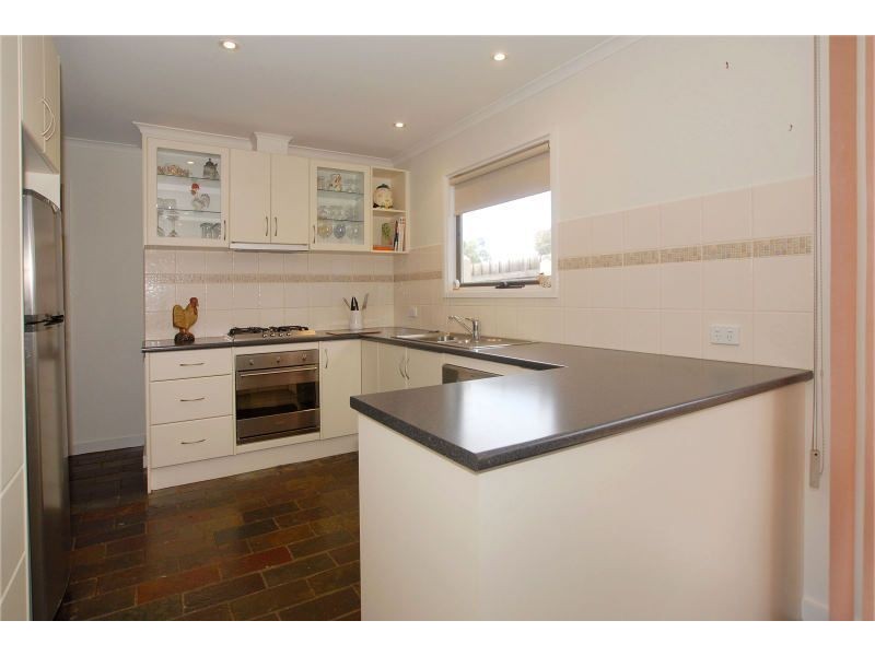 18 Erwin Drive, Seaford VIC 3198