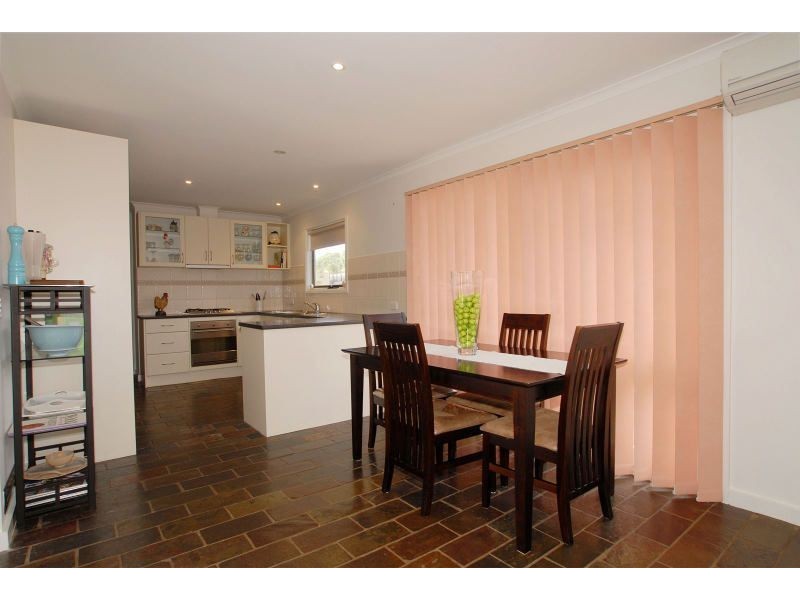 18 Erwin Drive, Seaford VIC 3198