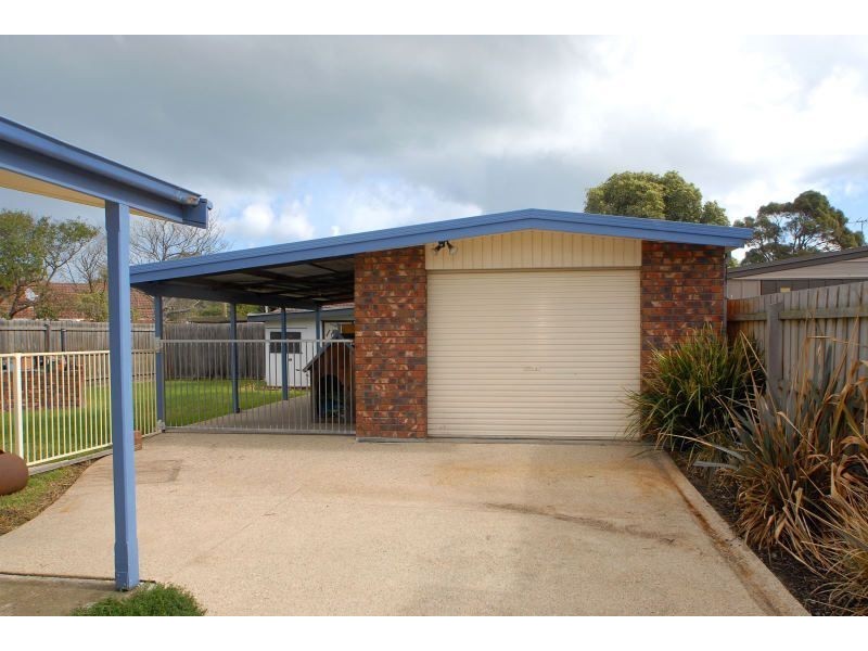 18 Erwin Drive, Seaford VIC 3198