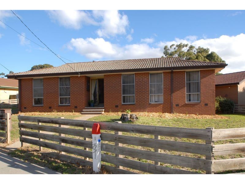 2 Caley Street, Frankston North VIC 3200