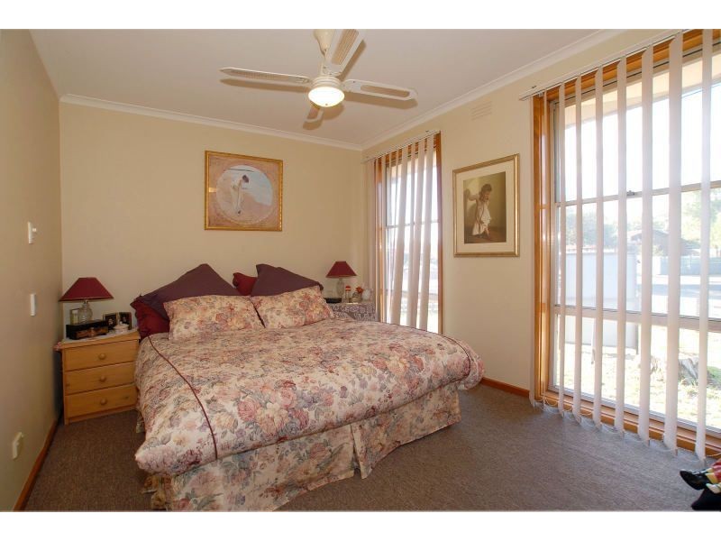 2 Caley Street, Frankston North VIC 3200