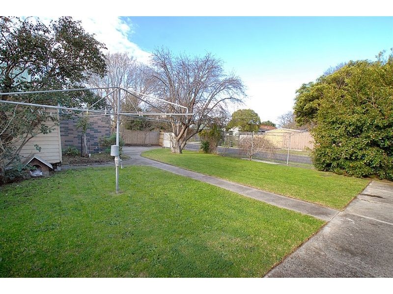 12 Bayside Grove, Seaford VIC 3198
