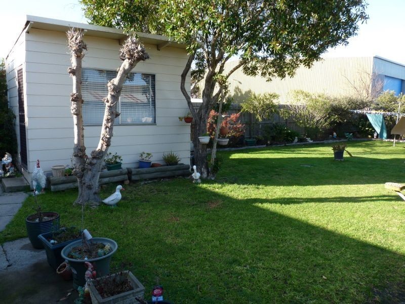 12 Raymond Road, Seaford VIC 3198