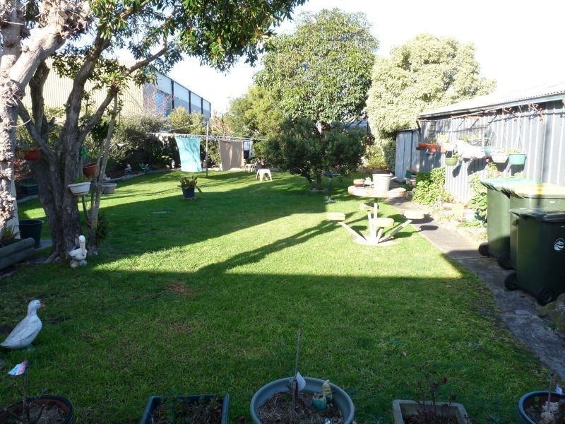 12 Raymond Road, Seaford VIC 3198