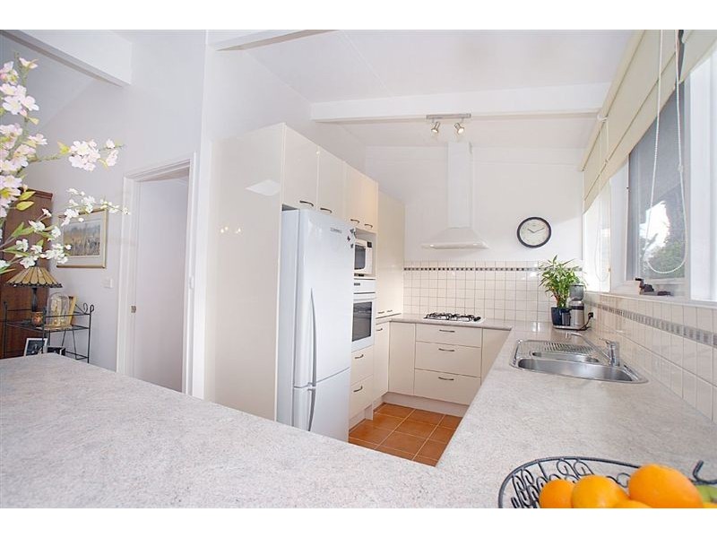 92 Rosslyn Avenue, Seaford VIC 3198