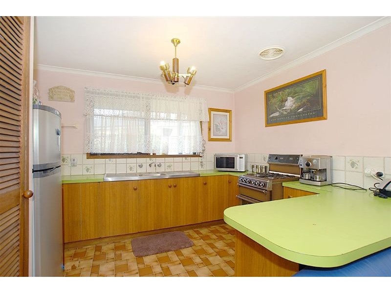 2 Mountain View Crescent, Seaford VIC 3198