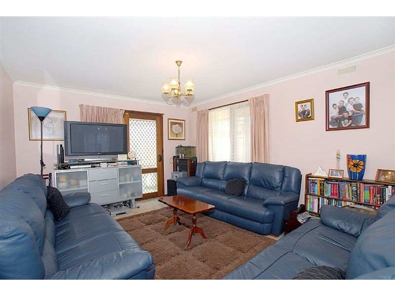 2 Mountain View Crescent, Seaford VIC 3198
