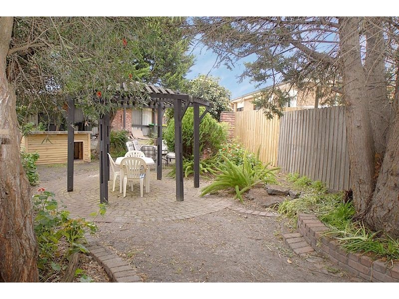 2 Mountain View Crescent, Seaford VIC 3198
