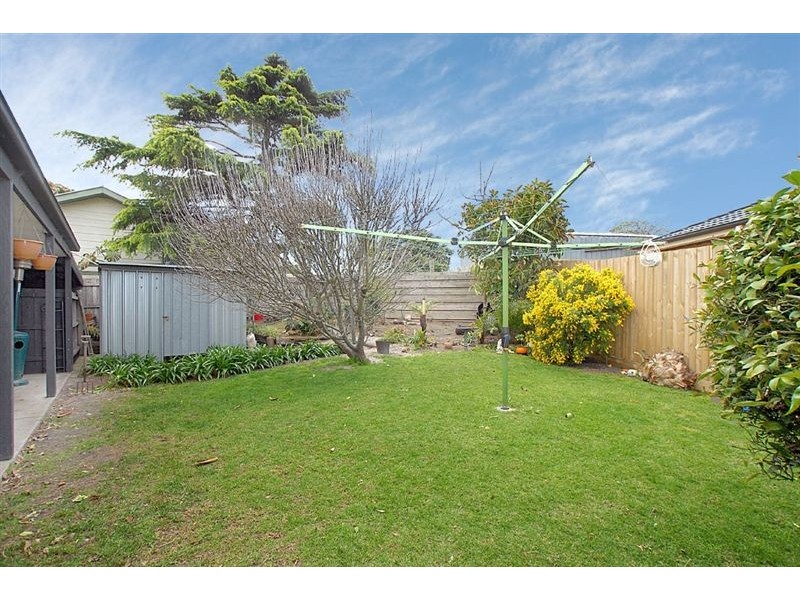 2 Mountain View Crescent, Seaford VIC 3198