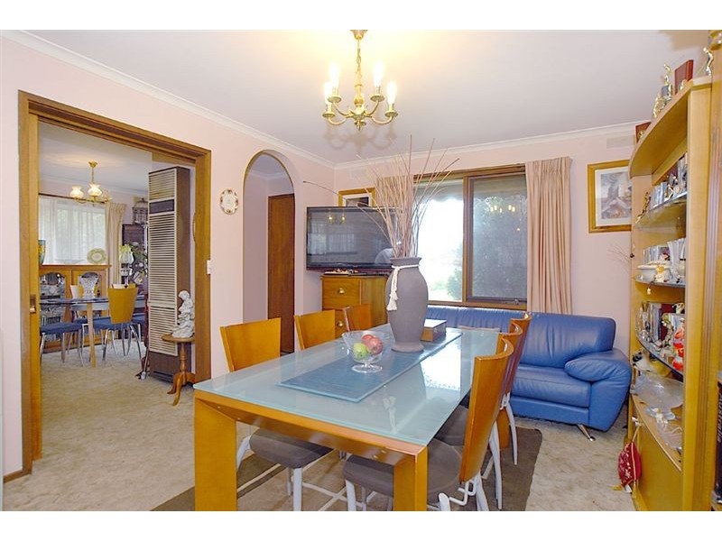 2 Mountain View Crescent, Seaford VIC 3198