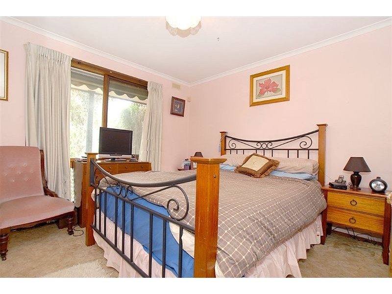 2 Mountain View Crescent, Seaford VIC 3198