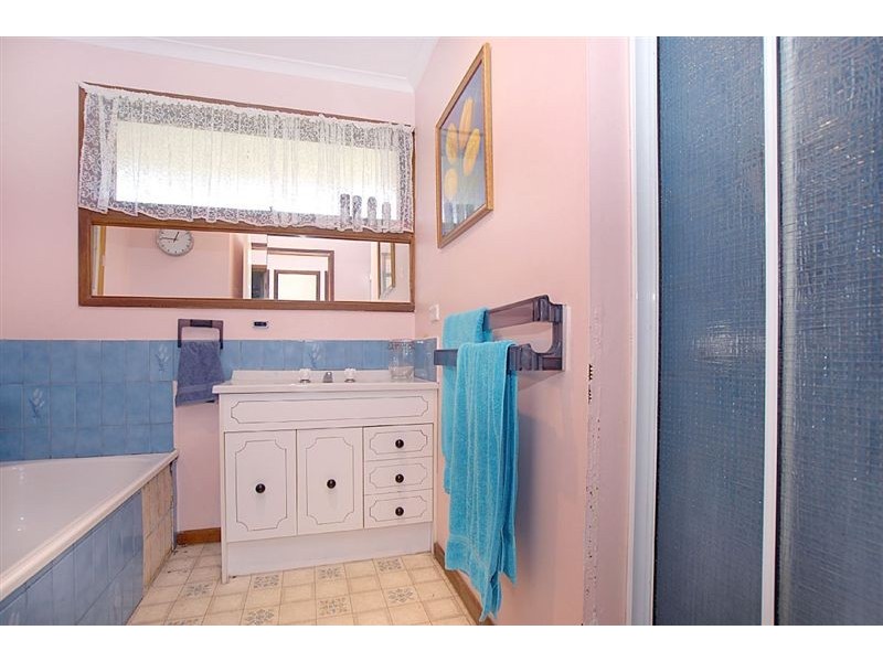 2 Mountain View Crescent, Seaford VIC 3198