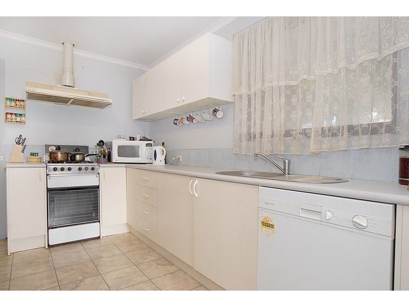 61 Silvertop Crescent, Frankston North VIC 3200