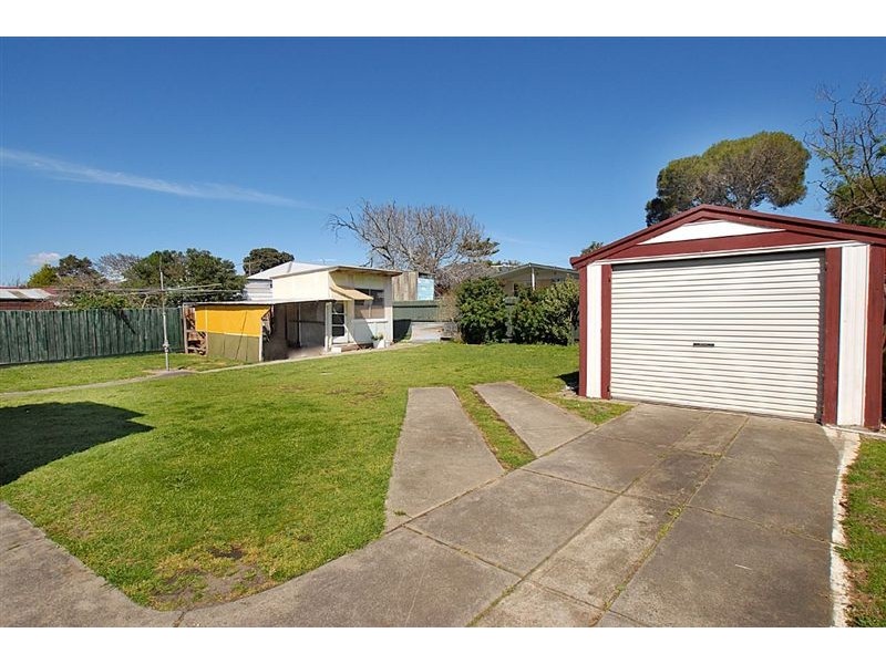 8 Emma Street, Carrum VIC 3197