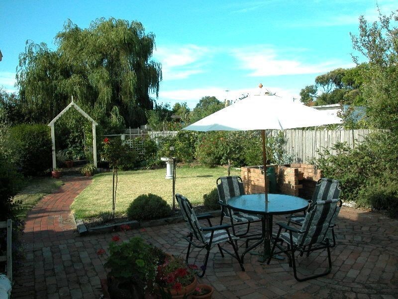 15 Raymond Road, Seaford VIC 3198