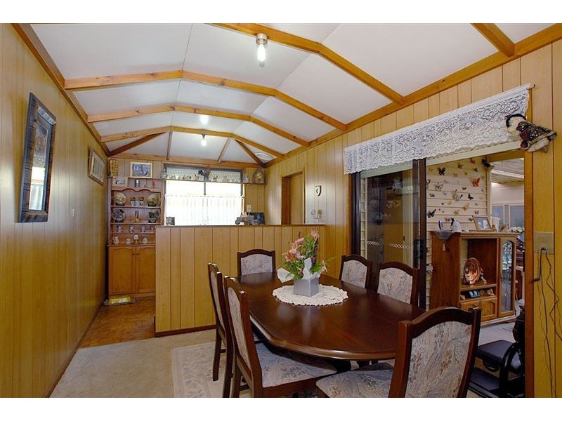 100 Rosslyn Avenue, Seaford VIC 3198