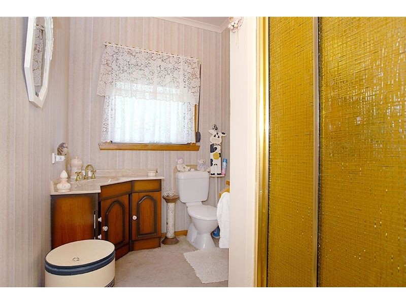 100 Rosslyn Avenue, Seaford VIC 3198