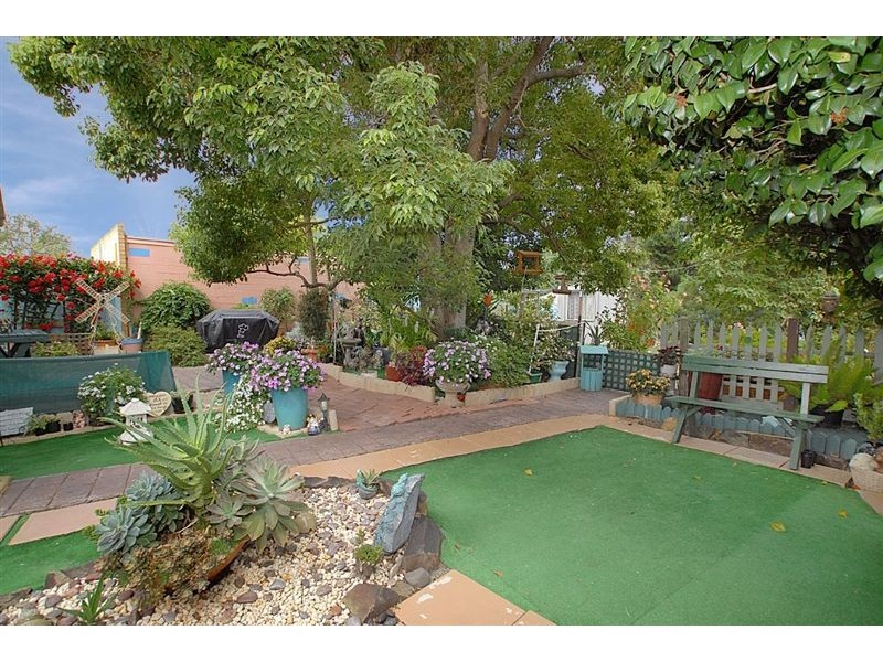 100 Rosslyn Avenue, Seaford VIC 3198